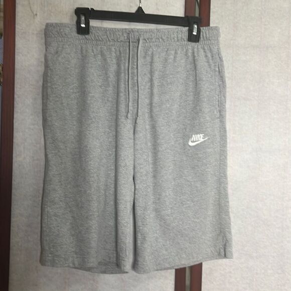 NIKE SPORTSWEAR CLUB JERSEY‎ SHORTS SIZE L - Picture 2 of 7